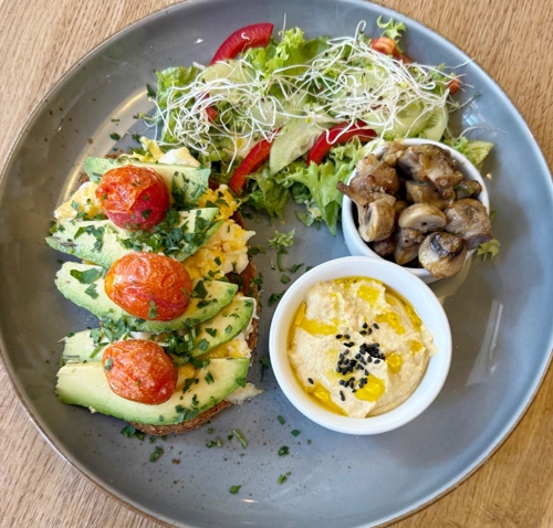 Awokado tost z jajecznicą